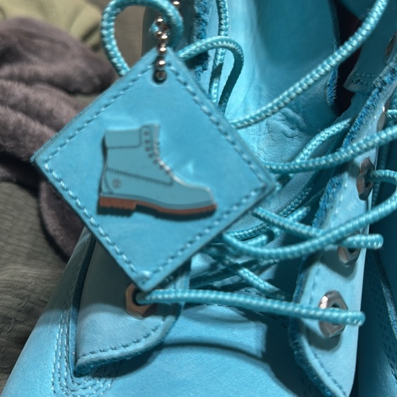 Good condition just have some minor stain on the front that can be removed - Picture 7 of 8